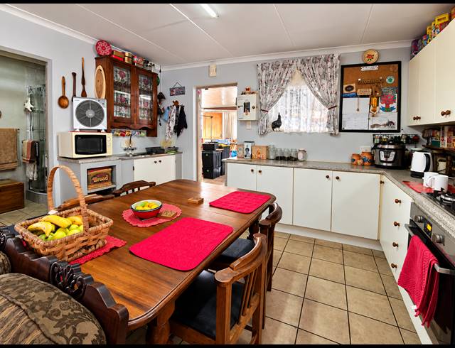 3 BEDROOM HOUSE FOR SALE IN THREE RIVERS